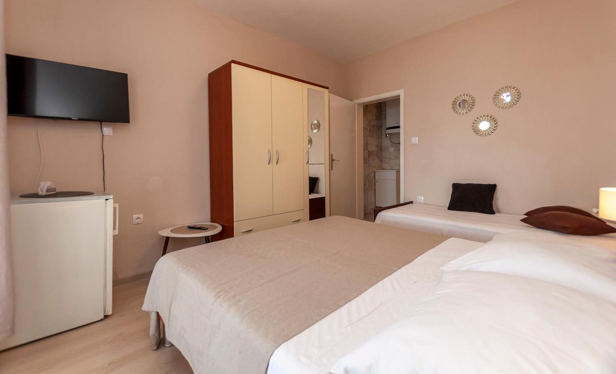 Apartment And Rooms Tatjana Omiš Exterior foto