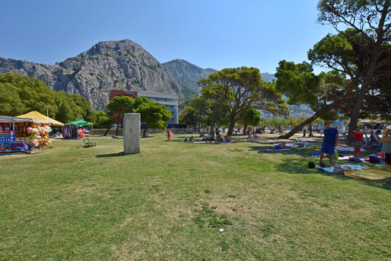 Apartment And Rooms Tatjana Omiš Exterior foto